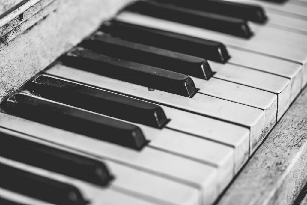 Pro-Tips For Cleaning Your Piano Keys (Even If They're Going Yellow)