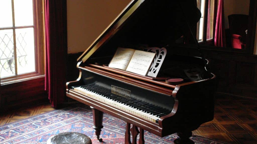 An old piano.
